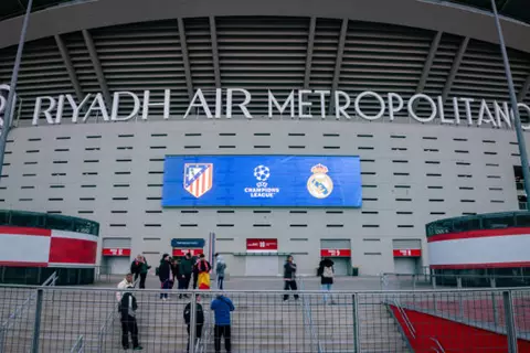 ماركا: الشرطة الإسبانية تقبض على 500 مشجع من التراس ريال مدريد قبل مباراة أتلتيكو